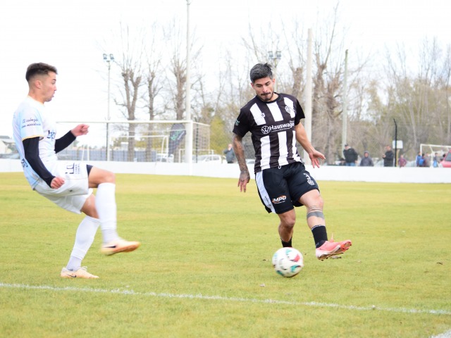 Estudiantes va por la heroica ante Balonpi en el Parque Guerrero